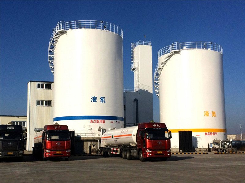 液氧罐配有无线差压式液位草莓视频APP色版，无线浮子液位开关和无线温度草莓视频APP色版